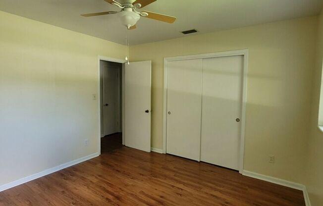 2 beds, 1 bath, $1,300