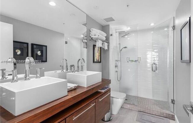 3 beds, 2 baths, 1,792 sqft, $7,500, Unit 335 S Biscayne # 2309