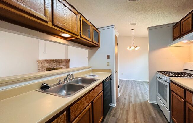416 GREENLAWN BLVD