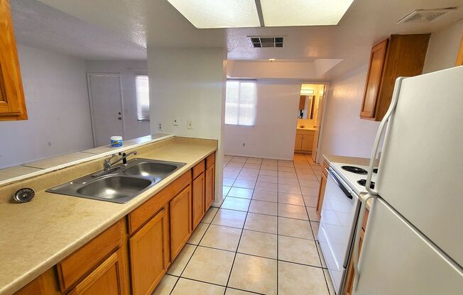 AFFORDABLE UNIT ON THE PHOENIX/TEMPE BOARDER!