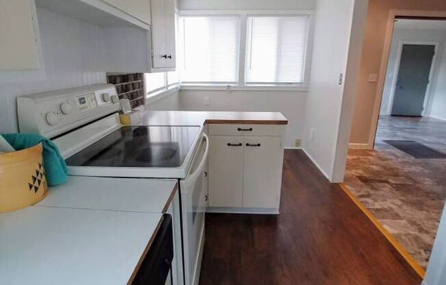 2 beds, 1 bath, $1,250