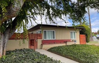 2 Bedroom-1 Bathroom Single Story Triplex in La Mesa.