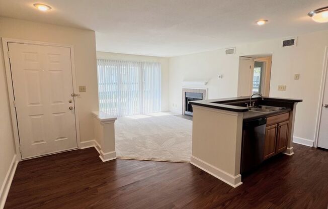 1 bed, 1 bath, 779 sqft, $1,600, Unit 902 #2E