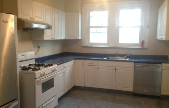 3 beds, 1 bath, $1,600