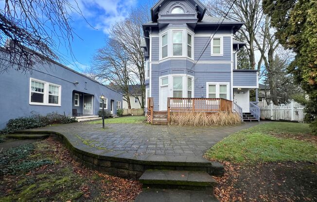 2023-2051 SE Madison