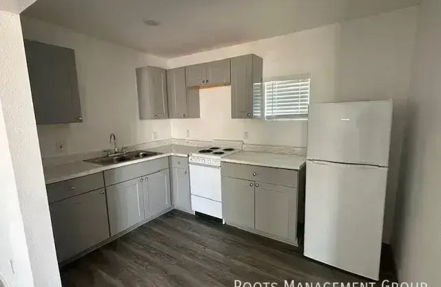 1707 E APACHE BLVD