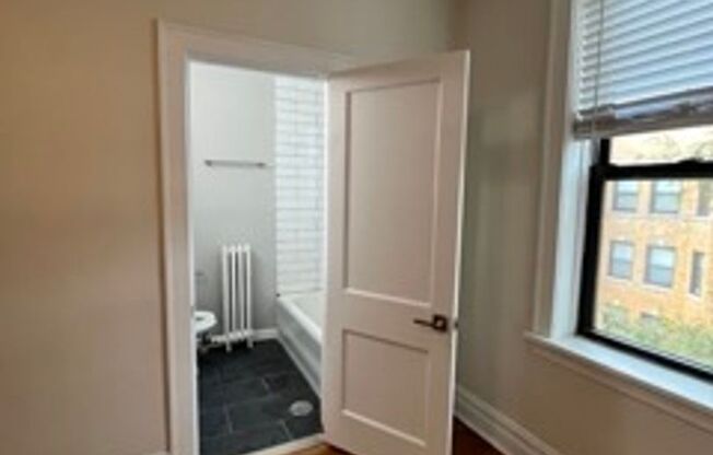 1 bed, 1 bath, 590 sqft, $1,745, Unit 607-3K
