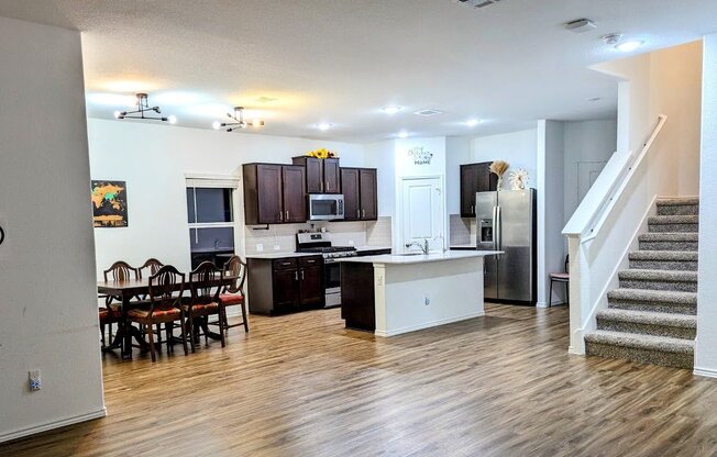 1005 BLUEWOOD BND