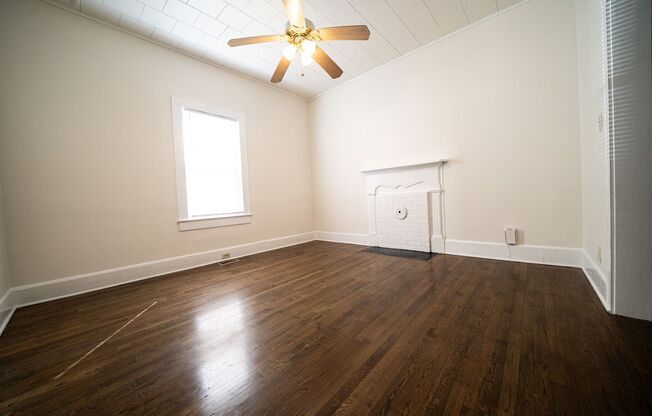 1/2 MO OFF SPECIAL 3 BED, 2 BATH -FENCED BACK YARD -5 MIN TO DOWTOWN CONCORD