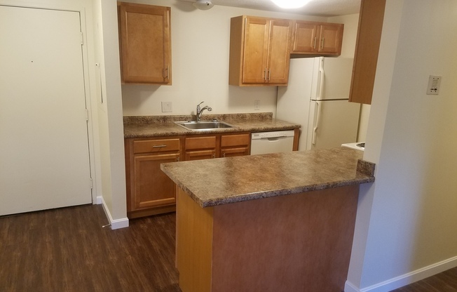 2 beds, 1 bath, 840 sqft, $1,995, Unit 002