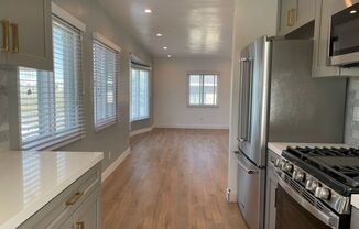 1 bed, 1 bath, 700 sqft, $2,400, Unit 4