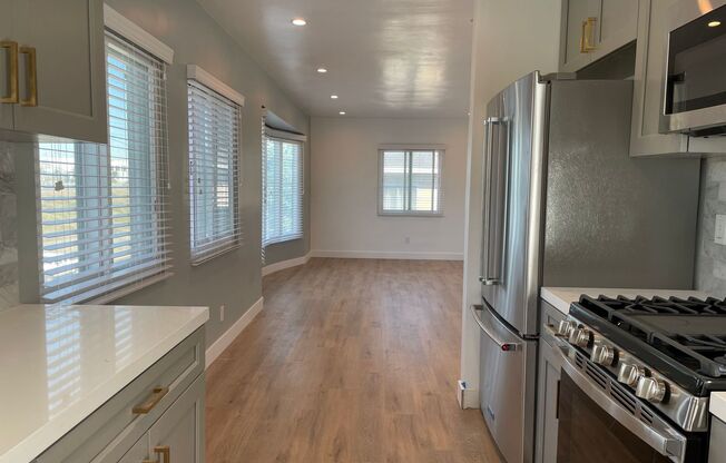 1 bed, 1 bath, 700 sqft, $2,400, Unit 4