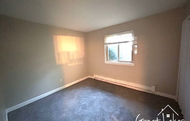 3 beds, 1 bath, $1,300