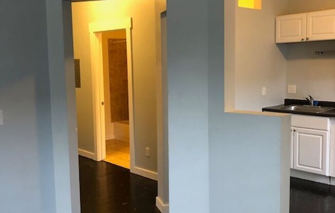 1 bed, 1 bath, 550 sqft, $1,300, Unit 105