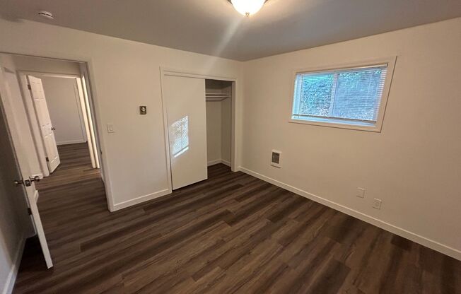 2 beds, 1 bath, $1,095, Unit Unit 2