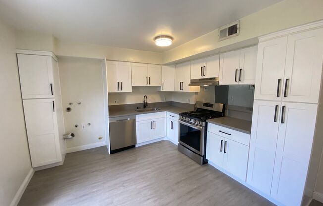 2 beds, 1.5 baths, $2,650, Unit Unit B