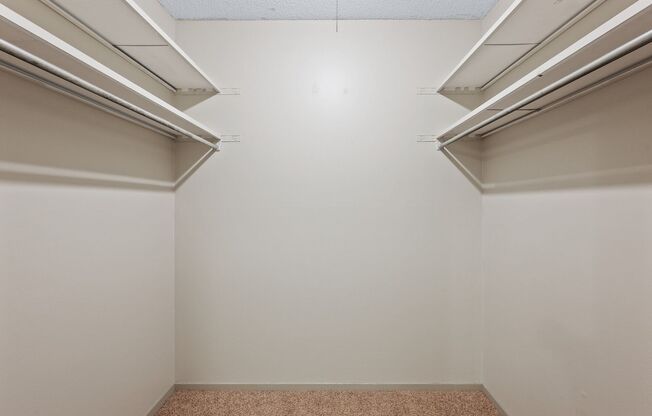 Studio, 1 bath, 450 sqft, $1,120, Unit 30-208
