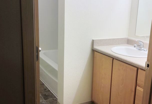 3 beds, 2 baths, 1,172 sqft, $1,695, Unit 253