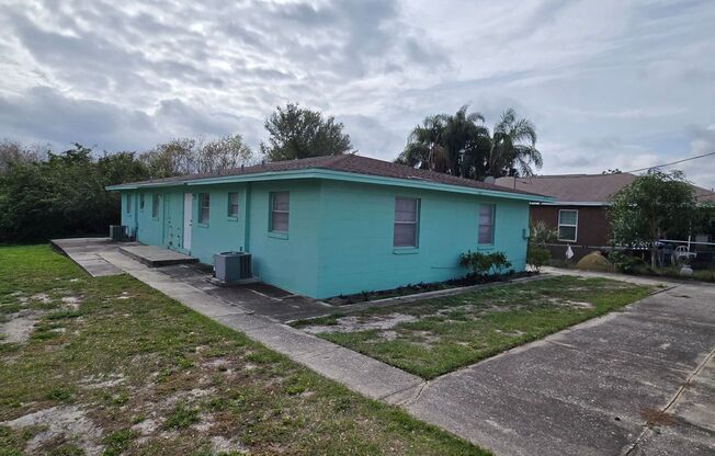 SPACIOUS 2 BEDROOM 1 BATH DUPLEX LOCATED IN WINTER HAVEN