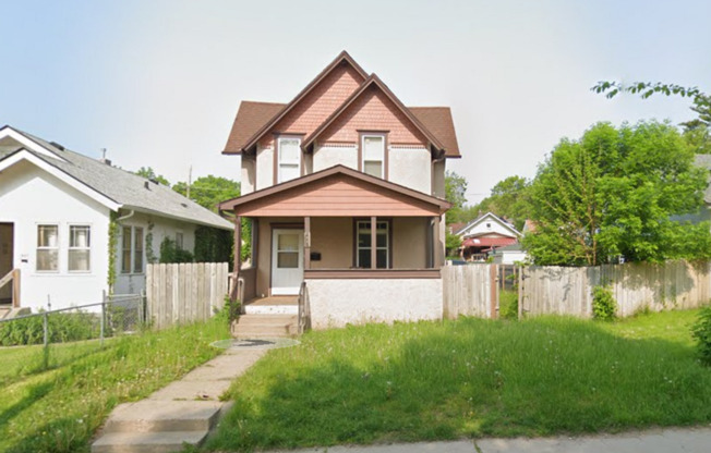 HUGE 4 BR + den in Minneapolis!