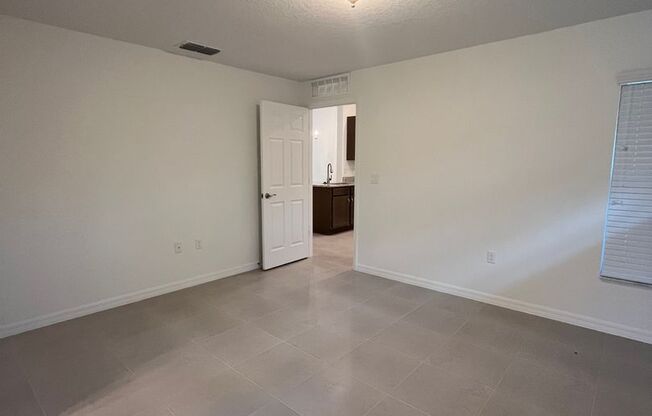 4 beds, 2 baths, $1,850, Unit UNIT B