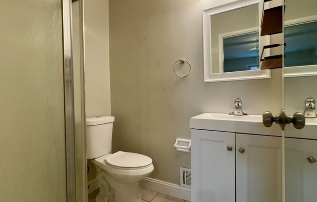 Charming 3 Bedroom/2 Bathroom Apartment in Cockeysville, MD!