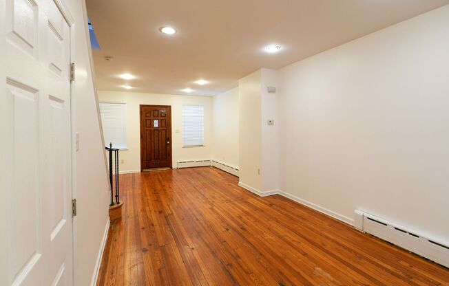 2 beds, 1 bath, $1,495