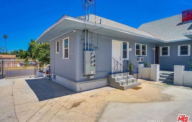 2901 RAYMOND AVE