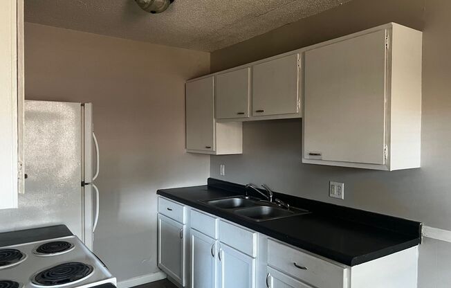 2 beds, 1 bath, 720 sqft, $825, Unit 202