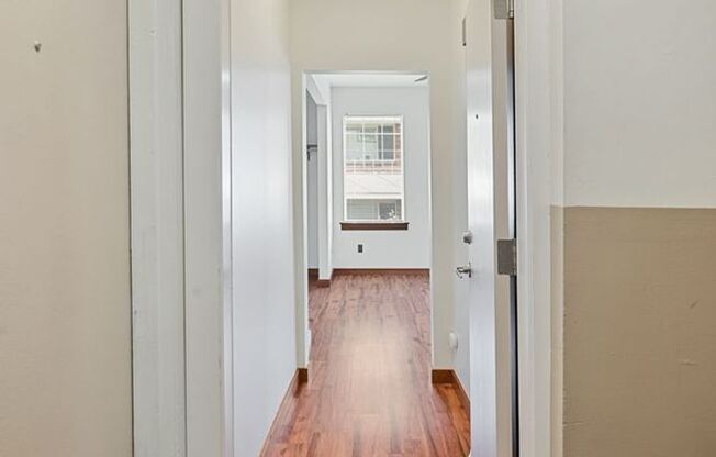 Studio, 1 bath, 359 sqft, $1,325, Unit 301