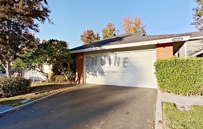 Wonderful 3 Bedroom Townhouse in Laguna Hills!