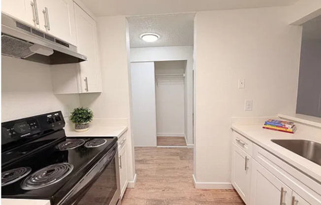 2 beds, 1.5 baths, $2,200, Unit 116