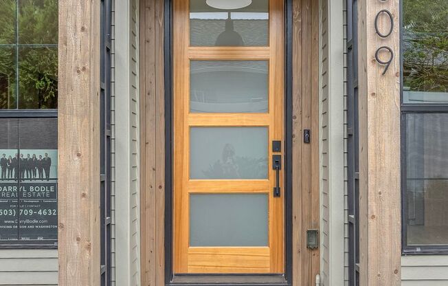 Brand New 2 Bedroom 2.5 bathroom Townhome in Concordia District !