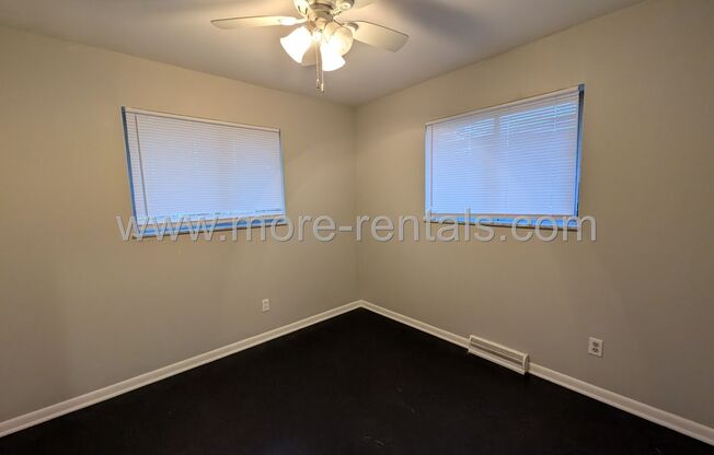 2 beds, 1 bath, 852 sqft, $1,095, Unit 1633 Carstare Dr