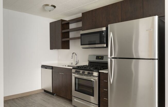 2 beds, 1 bath, 700 sqft, $1,617, Unit 102