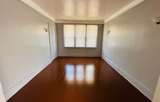 2 beds, 1 bath, 800 sqft, $800, Unit 9917 Woodside Apt 2B Upper