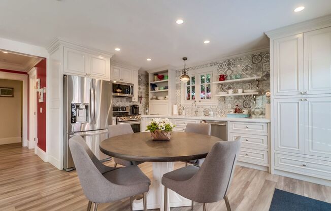 2 beds, 1 bath, $4,900, Unit UNIT B