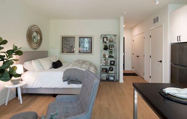 Studio, 1 bath, 411 sqft, $1,455, Unit 409