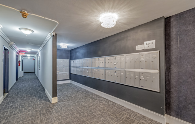 2 beds, 1 bath, $2,850, Unit 1F