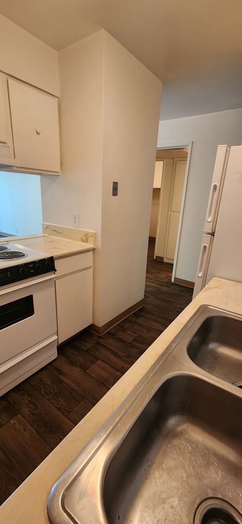 1 bed, 1 bath, 700 sqft, $1,045, Unit 05B