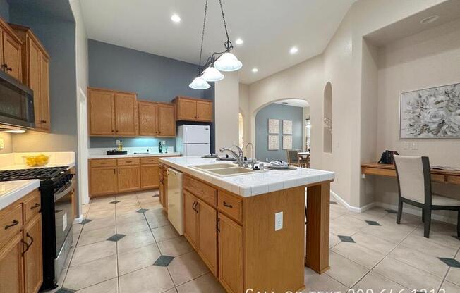 2555 CRESTMORE CIR