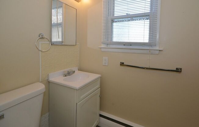 2 beds, 1 bath, $899