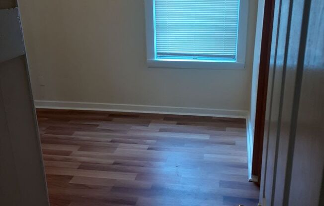 3 beds, 1 bath, $850