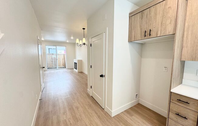 TWO WEEKS FREE RENT! Move-in Special! BRAND NEW 2BD/2.5B End-Unit Townhouse -