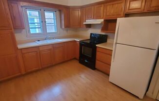 2 beds, 1 bath, 1,055 sqft, $995, Unit 2571 Lower