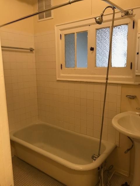 1 bed, 1 bath, 600 sqft, $1,095, Unit B-25