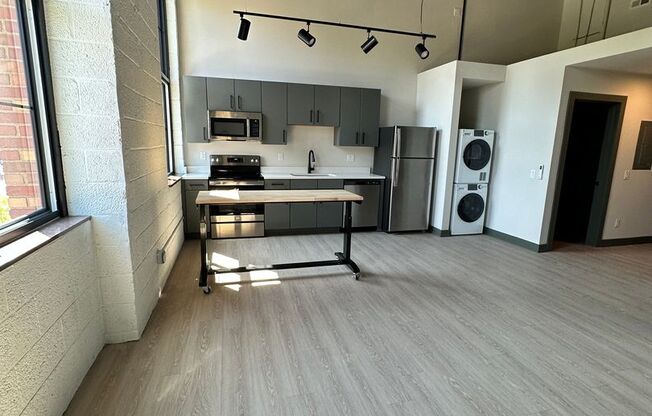1 bed, 1 bath, 620 sqft, $1,850, Unit 2219-216