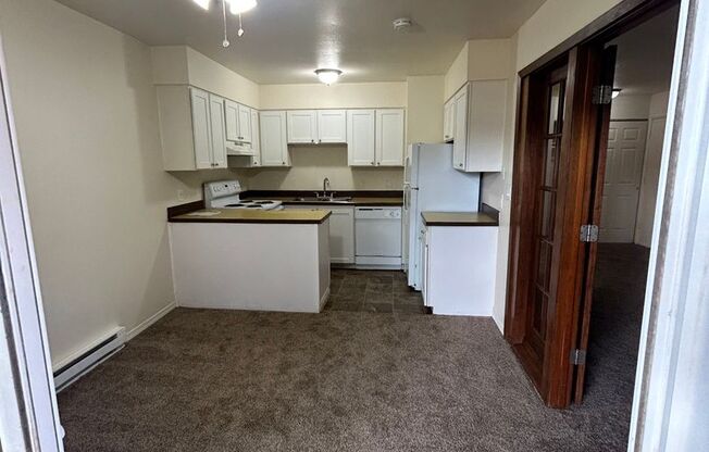 2 beds, 1.5 baths, 866 sqft, $1,650, Unit 24