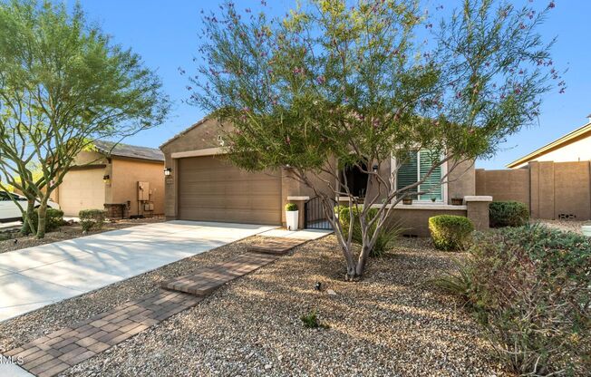 Amazing House For Rent In Estrella