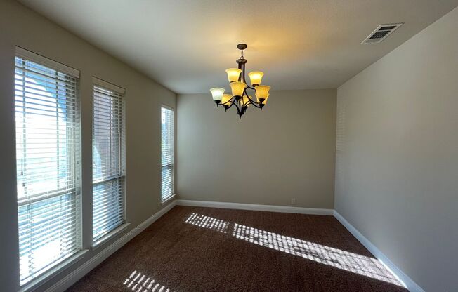 Fantastic 4 Bedroom, 3.5 Full Bath House Located in SW Ft. Worth.